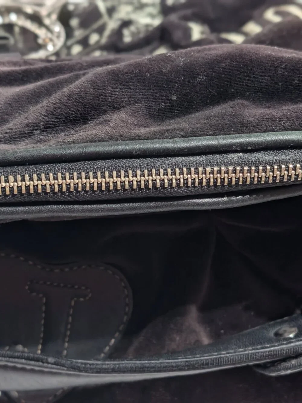 JUICY COUTURE HOBO DARK BROWN W/CHARMS BAG PLEASE READ DISCRIPTION - Picture 6 of 6